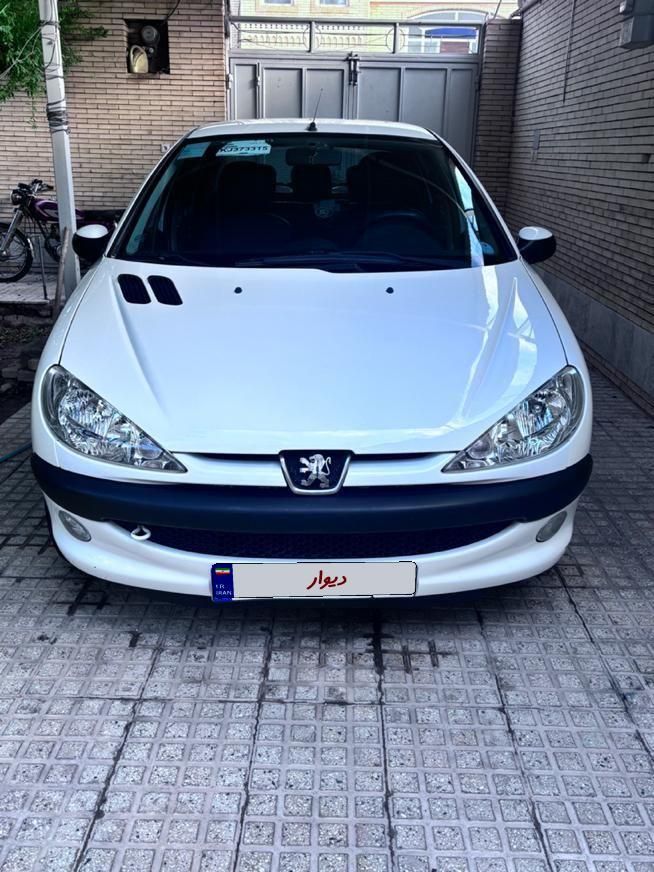 پژو ۲۰۶ صندوق دار v8 - 1398