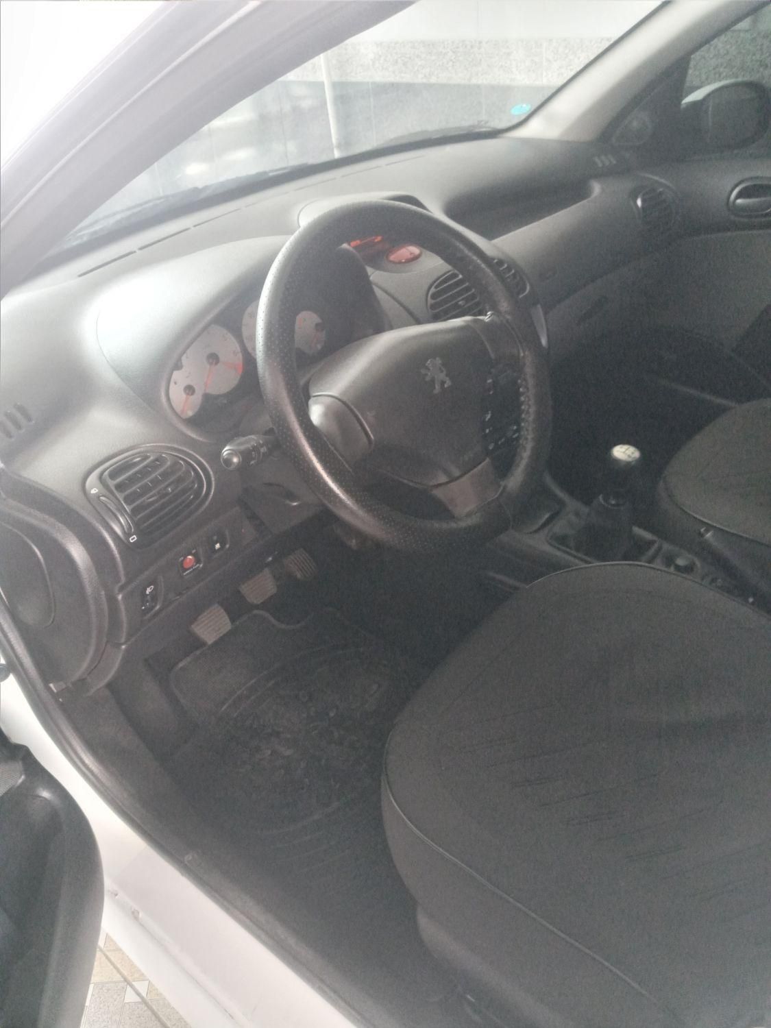 پژو ۲۰۶ صندوق دار v8 - 1397
