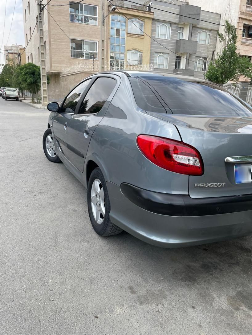 پژو ۲۰۶ صندوق دار v8 - 1395