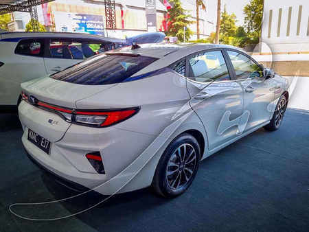 کی ام سی EJ7 142 کیلووات - 2024