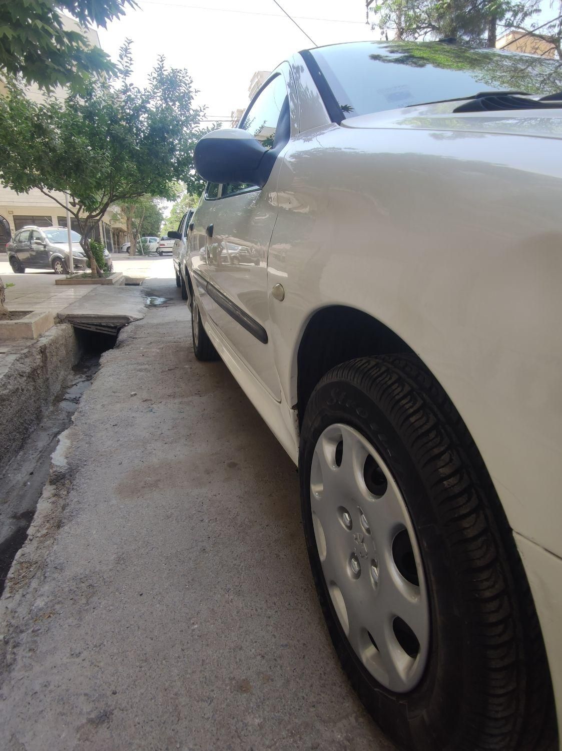 پژو ۲۰۶ صندوق دار v8 - 1393
