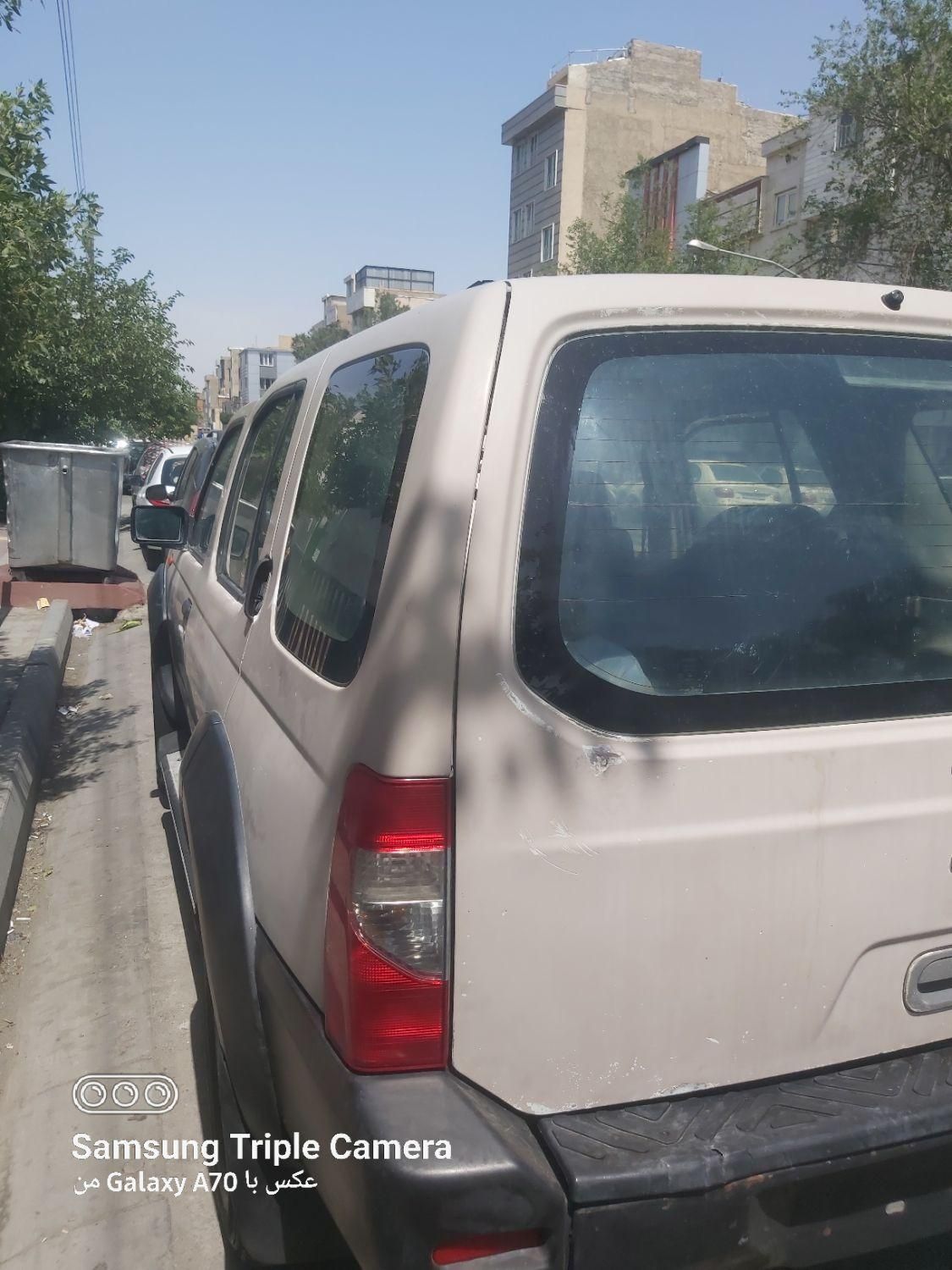 نیسان رونیز دنده‌ای - 2010