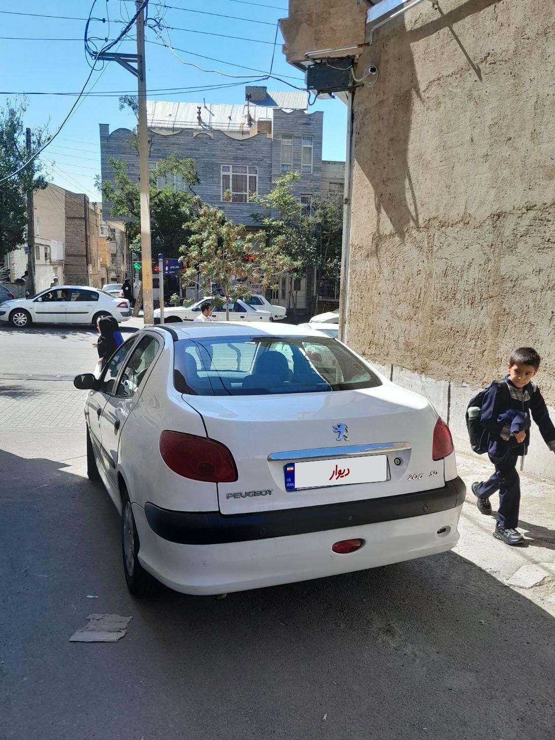 پژو ۲۰۶ صندوق دار v8 - 1394