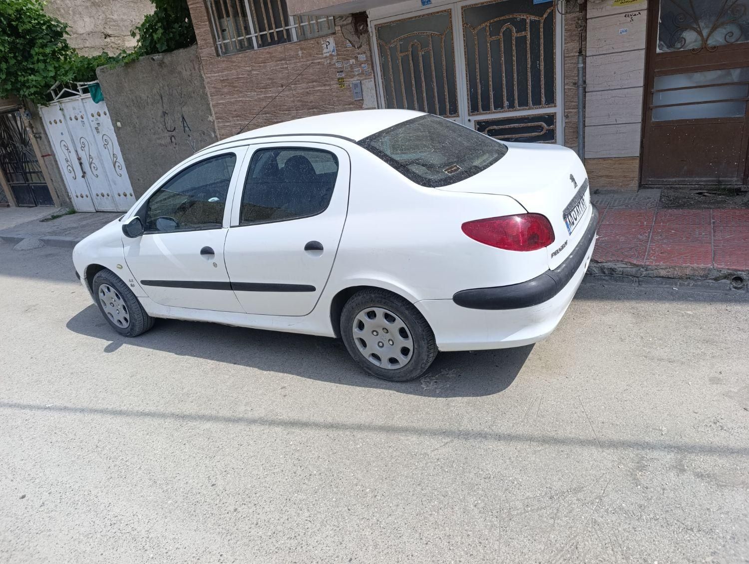 پژو ۲۰۶ صندوق دار v8 - 1393