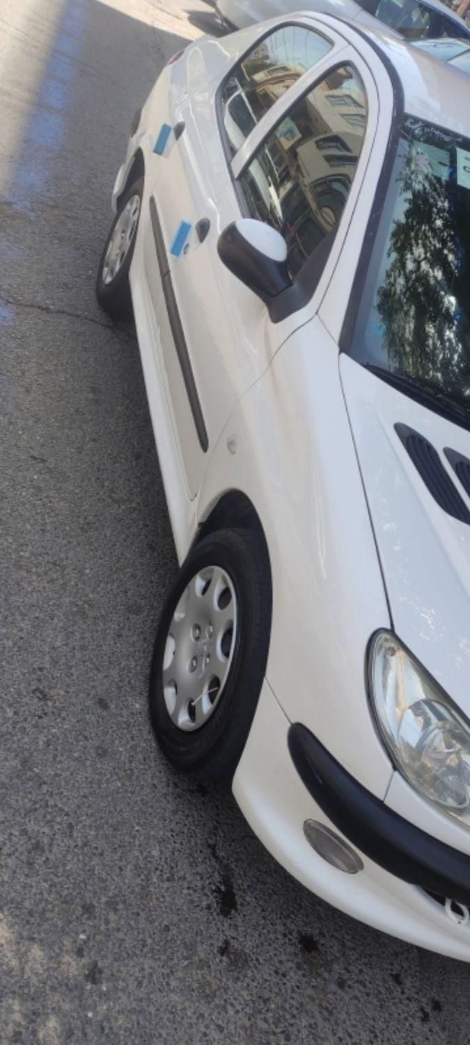 پژو ۲۰۶ صندوق دار v8 - 1393