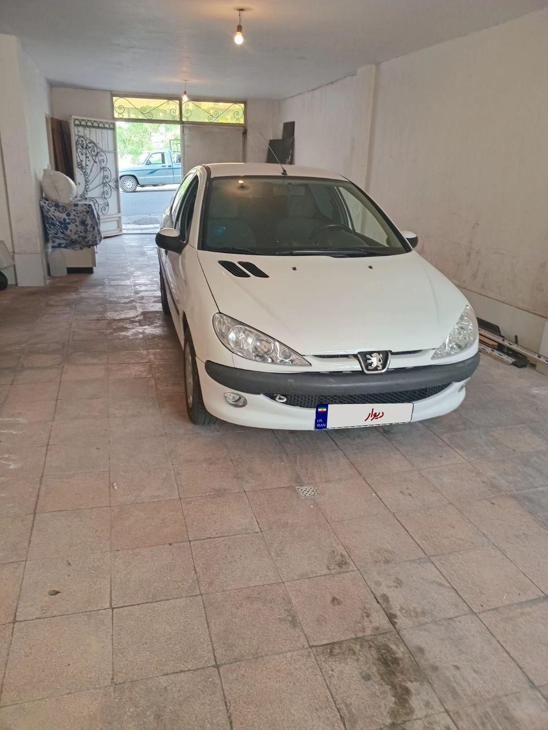 پژو ۲۰۶ صندوق دار v8 - 1393