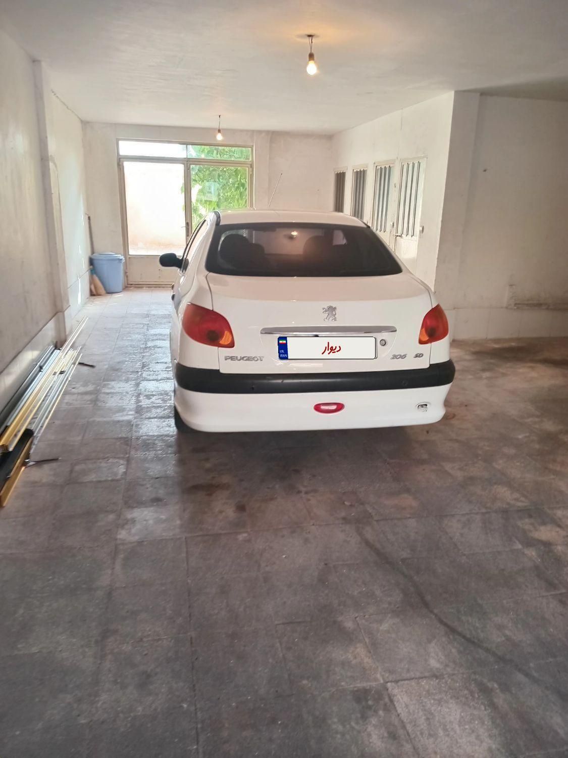 پژو ۲۰۶ صندوق دار v8 - 1393