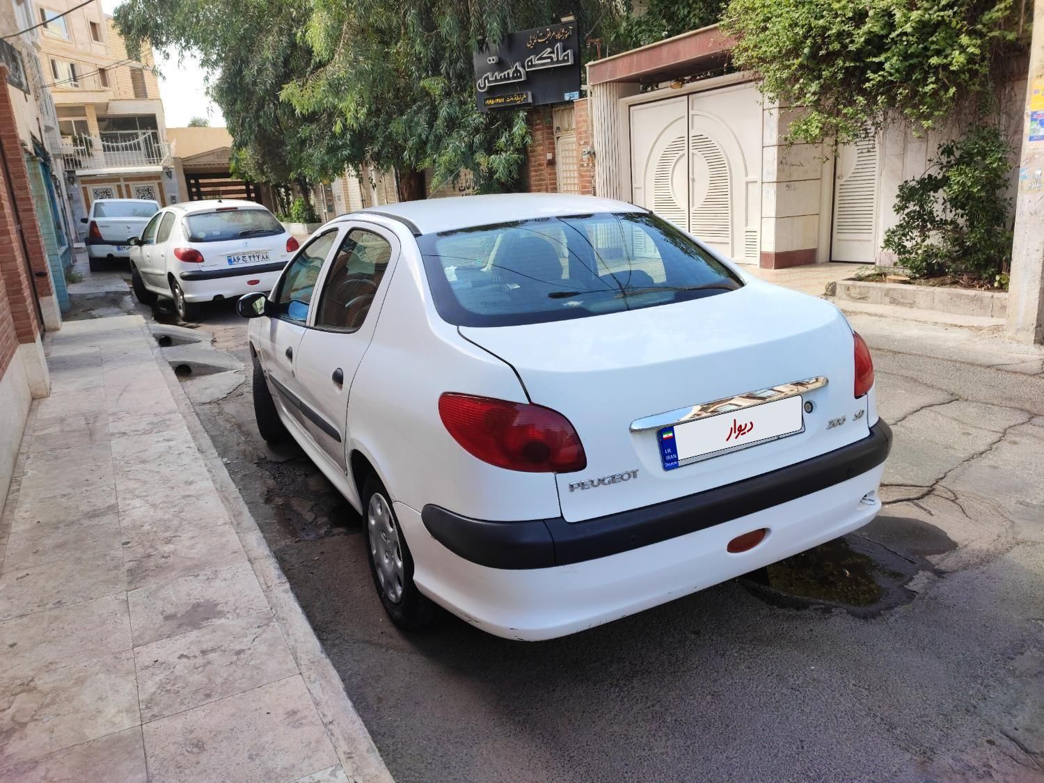 پژو ۲۰۶ صندوق دار v8 - 1391