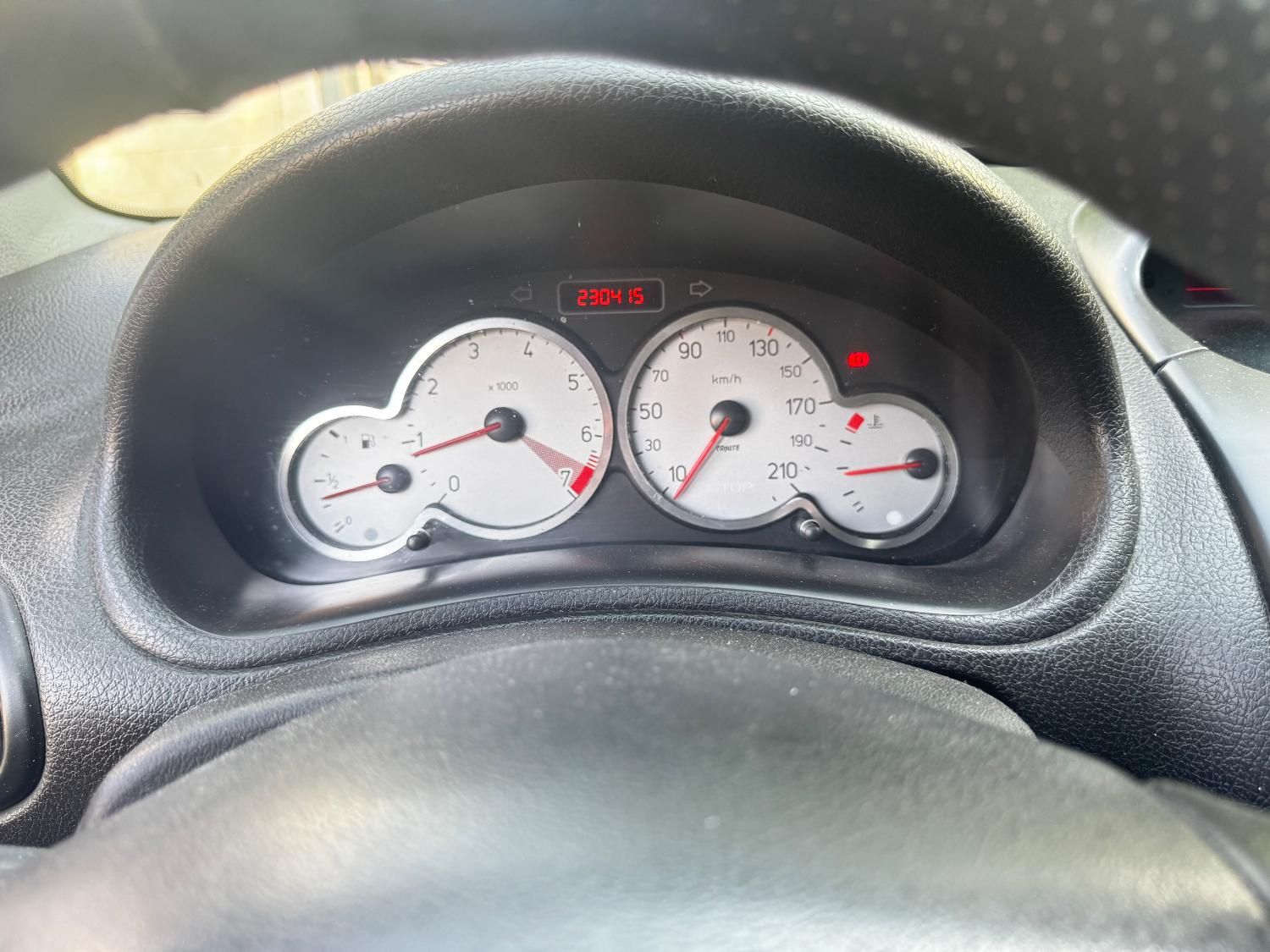پژو ۲۰۶ صندوق دار v8 - 1393