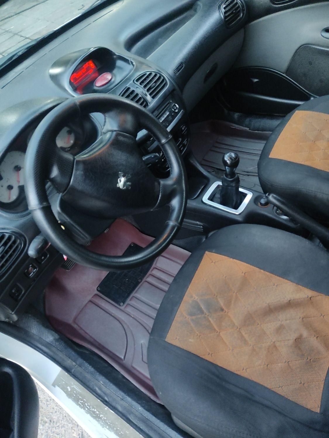 پژو ۲۰۶ صندوق دار v8 - 1394