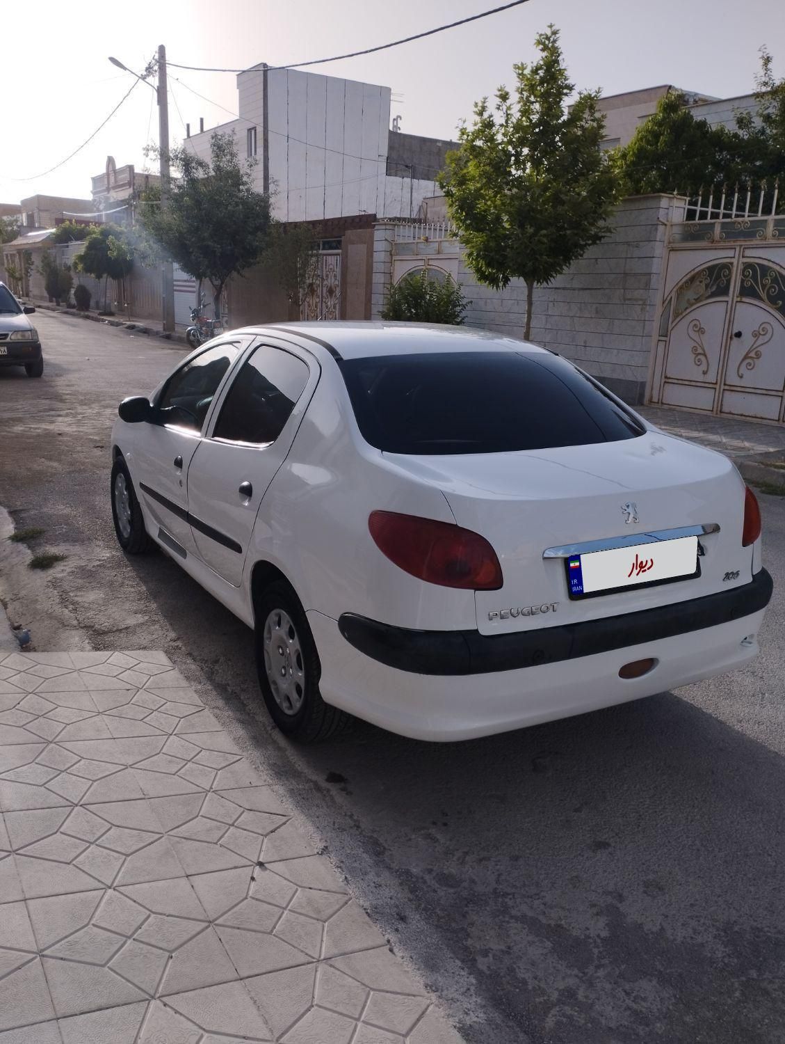 پژو ۲۰۶ صندوق دار v8 - 1393