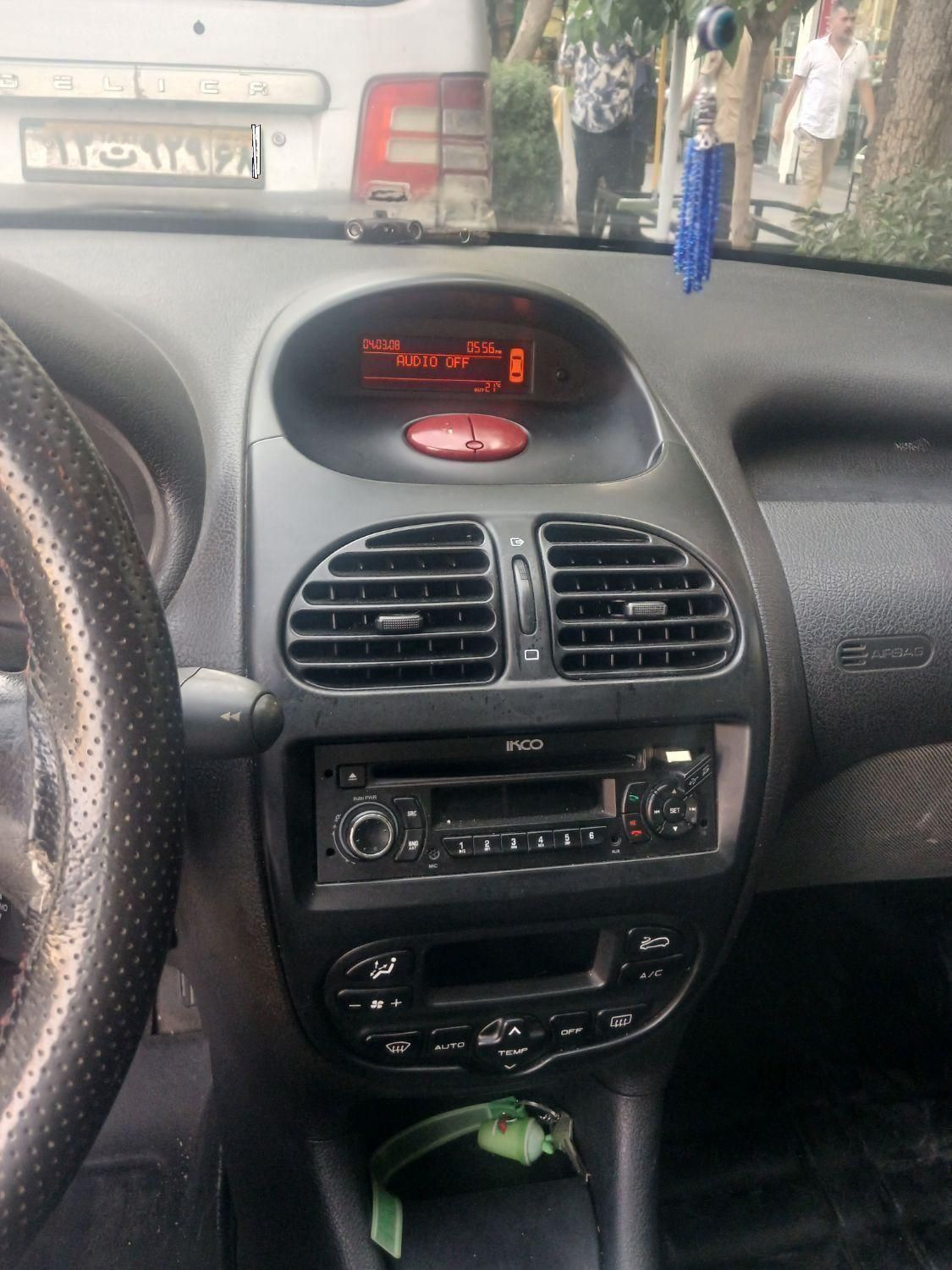 پژو ۲۰۶ صندوق دار v8 - 1396