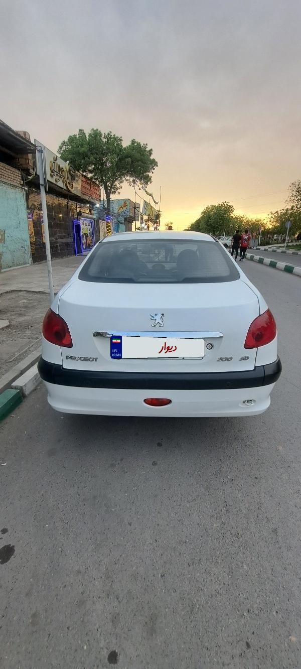 پژو ۲۰۶ صندوق دار v8 - 1397