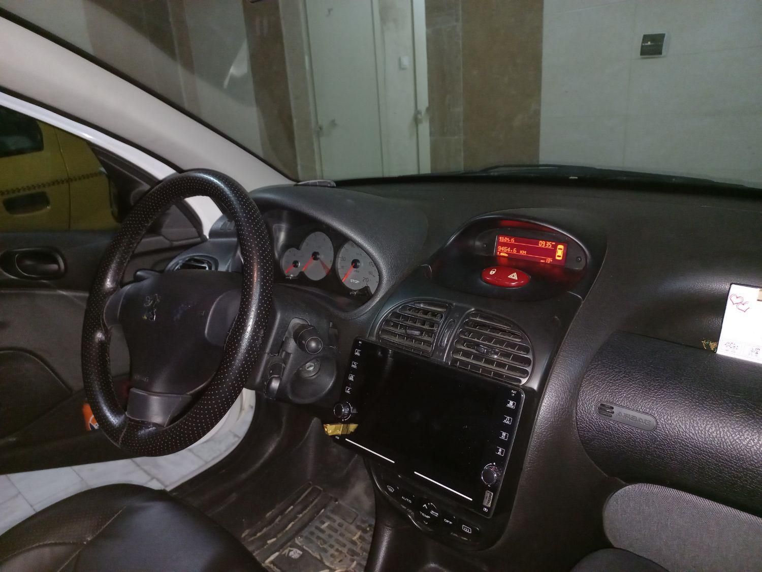 پژو ۲۰۶ صندوق دار v8 - 1398