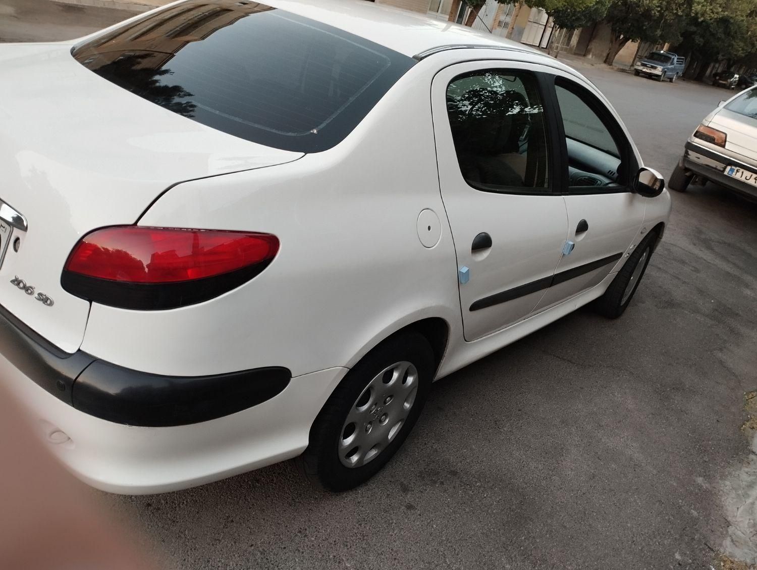 پژو ۲۰۶ صندوق دار v8 - 1390