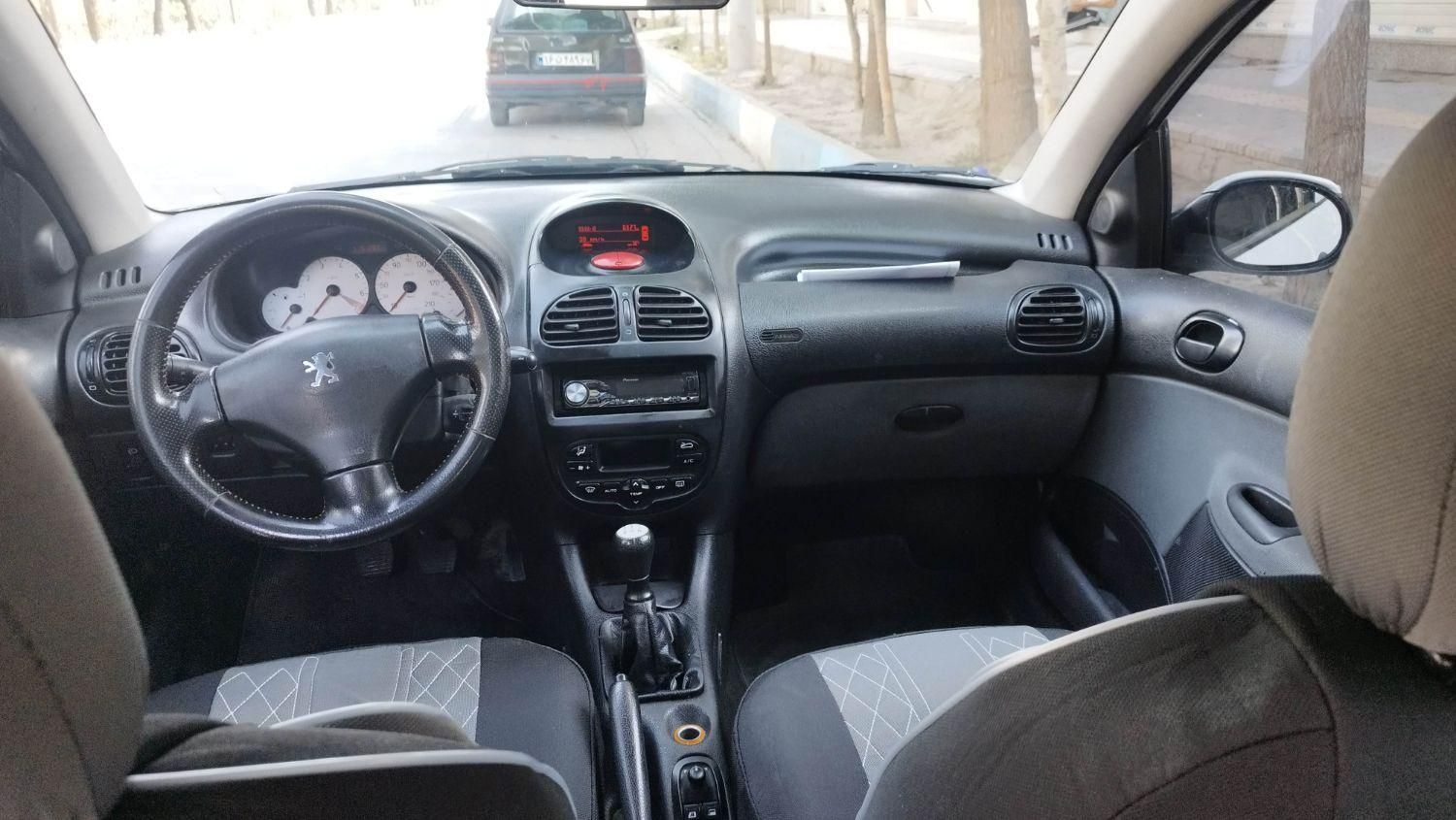 پژو ۲۰۶ صندوق دار v8 - 1396