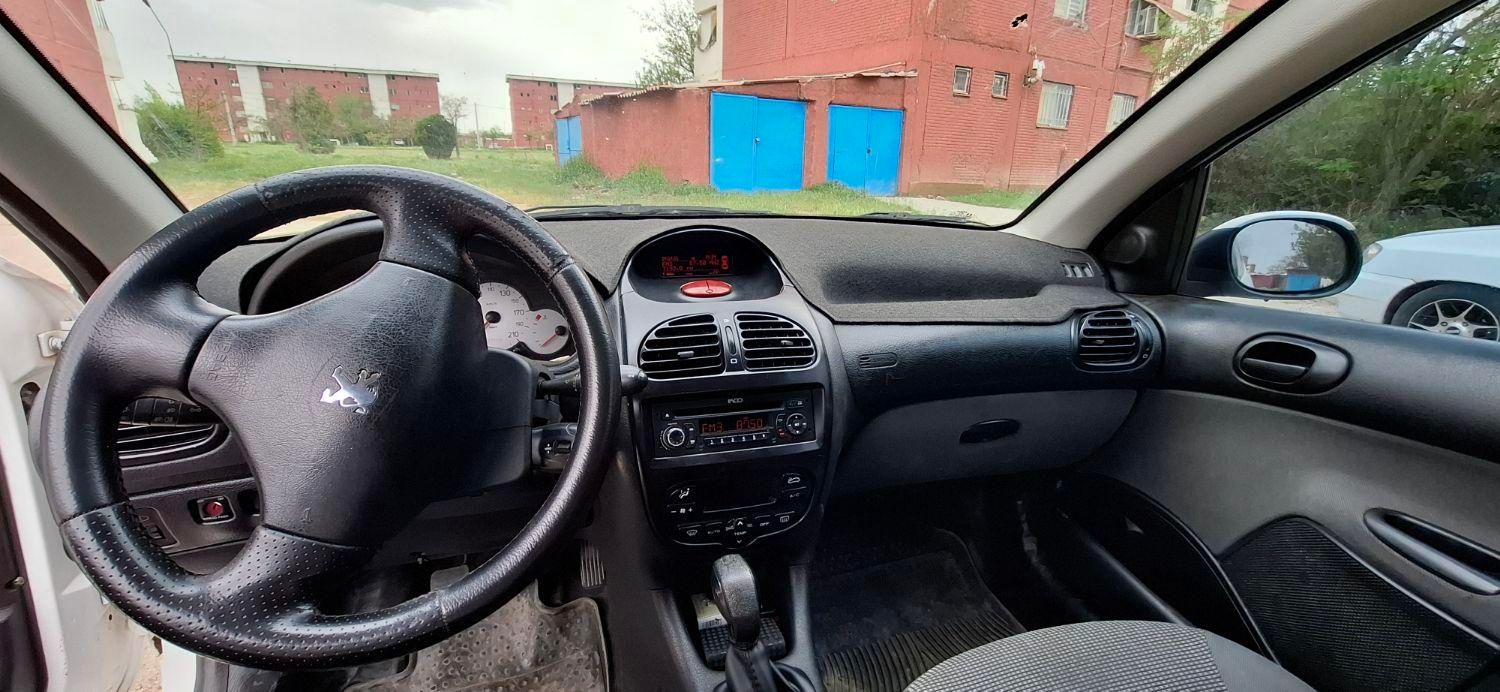 پژو ۲۰۶ صندوق دار v8 - 1395