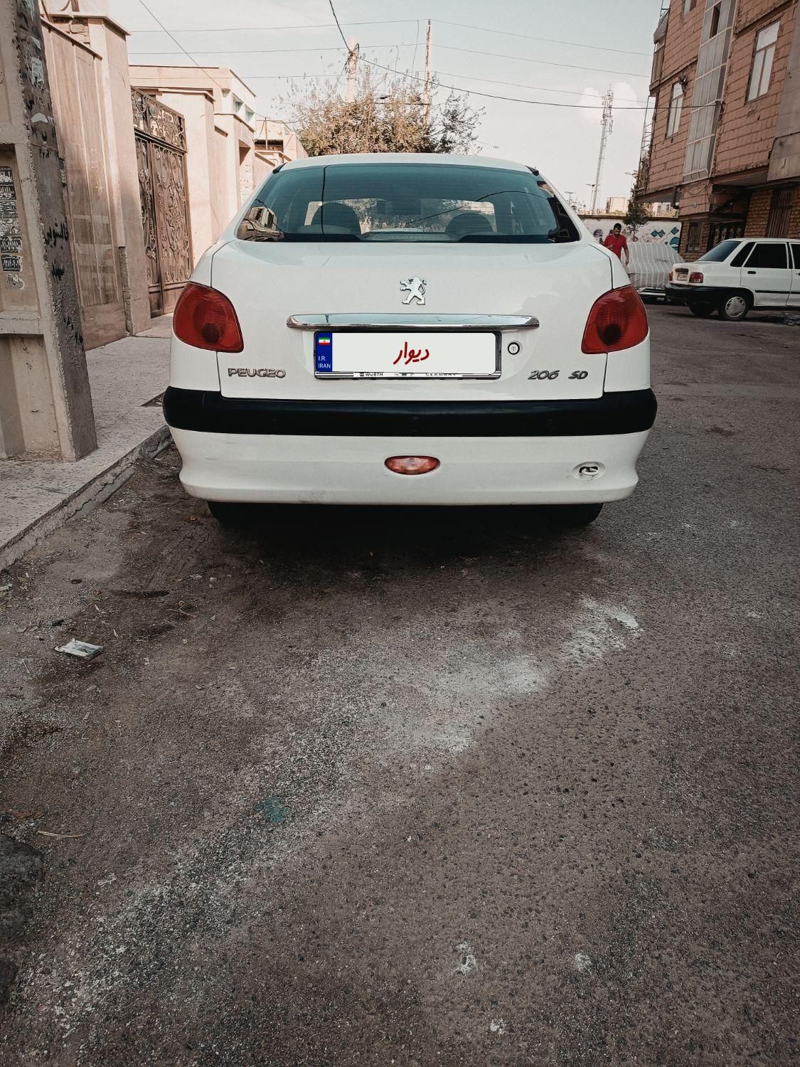 پژو ۲۰۶ صندوق دار v8 - 1393