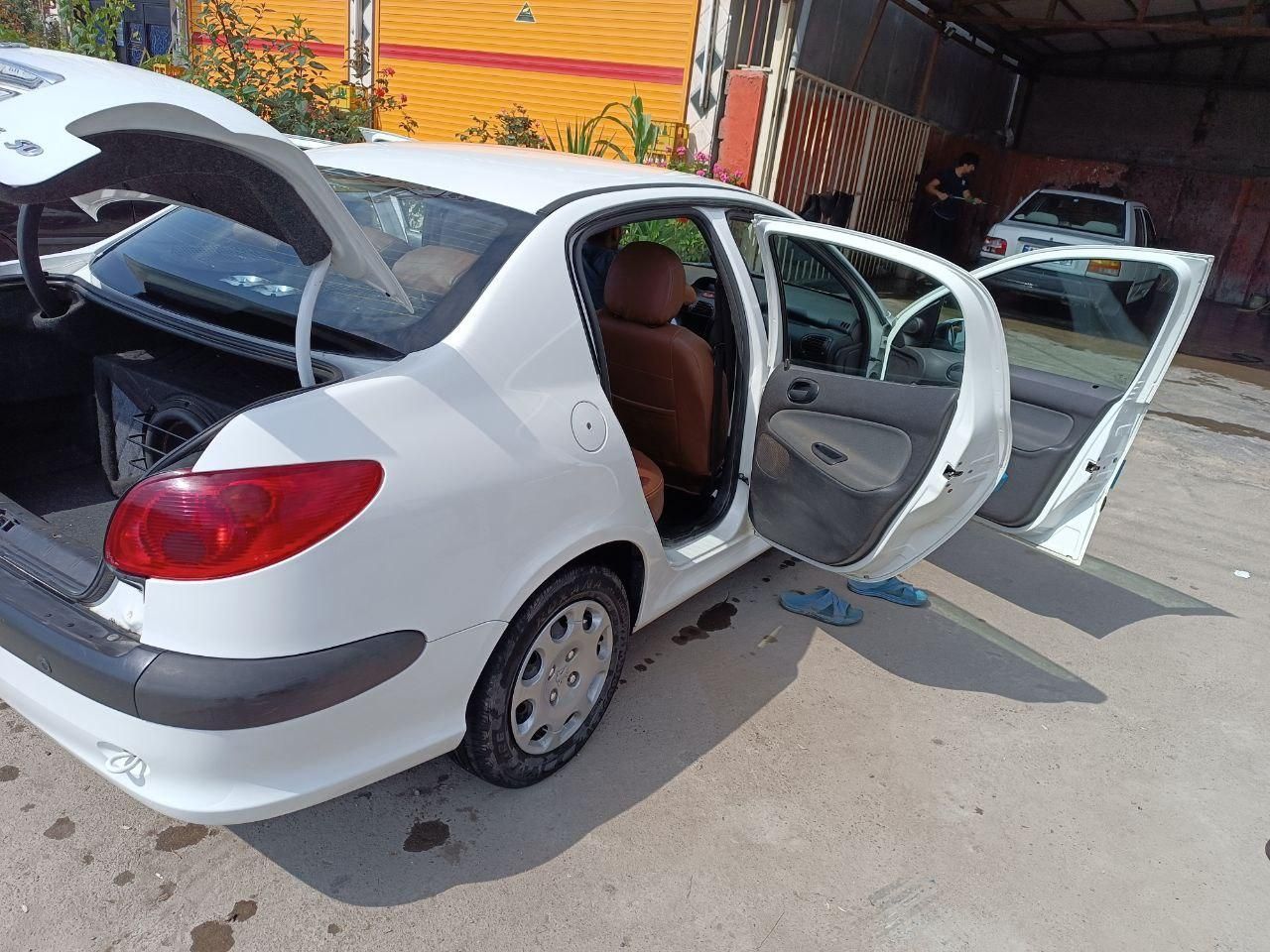 پژو ۲۰۶ صندوق دار v8 - 1396