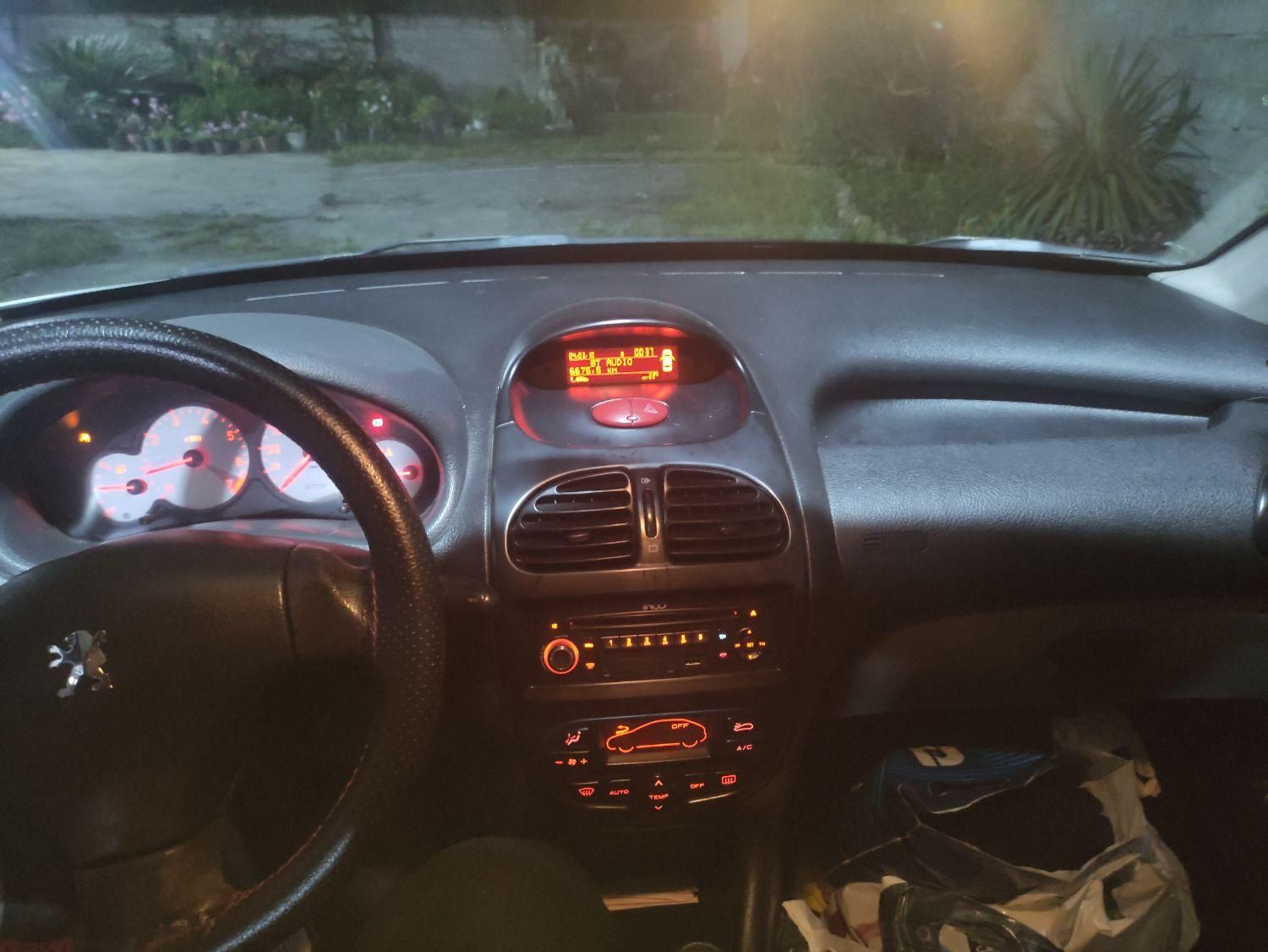 پژو ۲۰۶ صندوق دار v8 - 1394