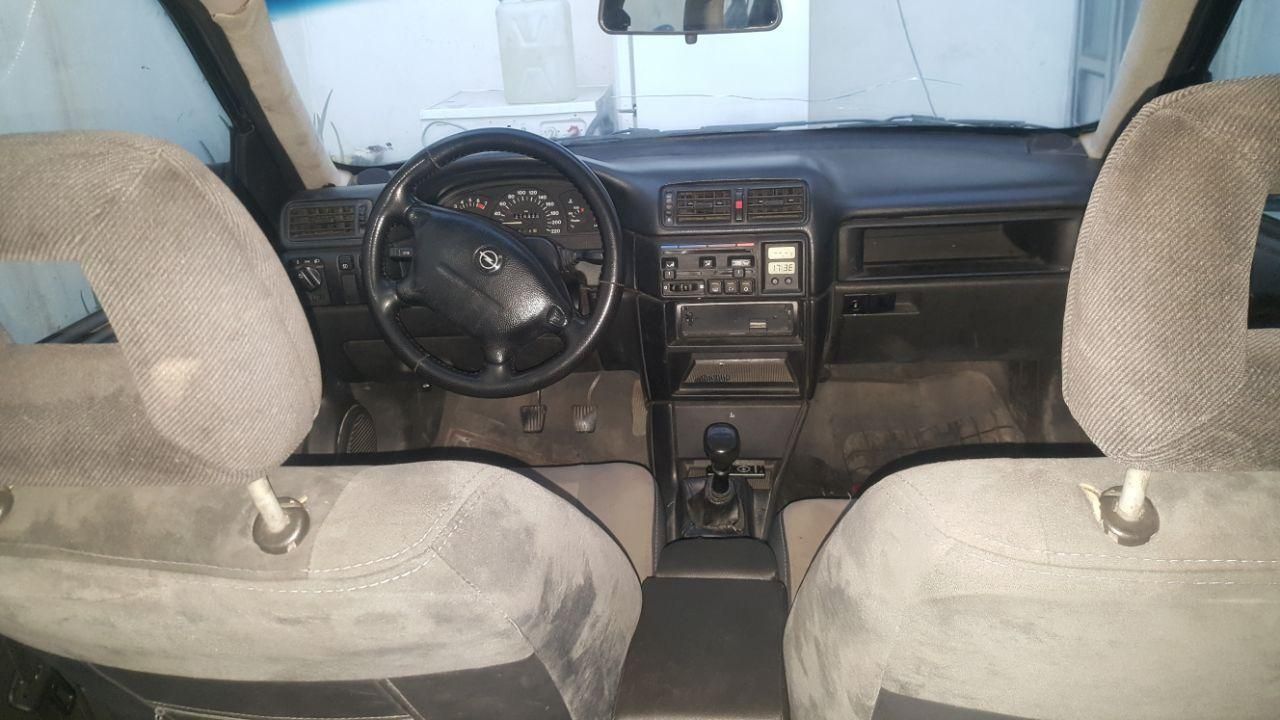خودرو اپل، وکترا آگهی ann_18404155