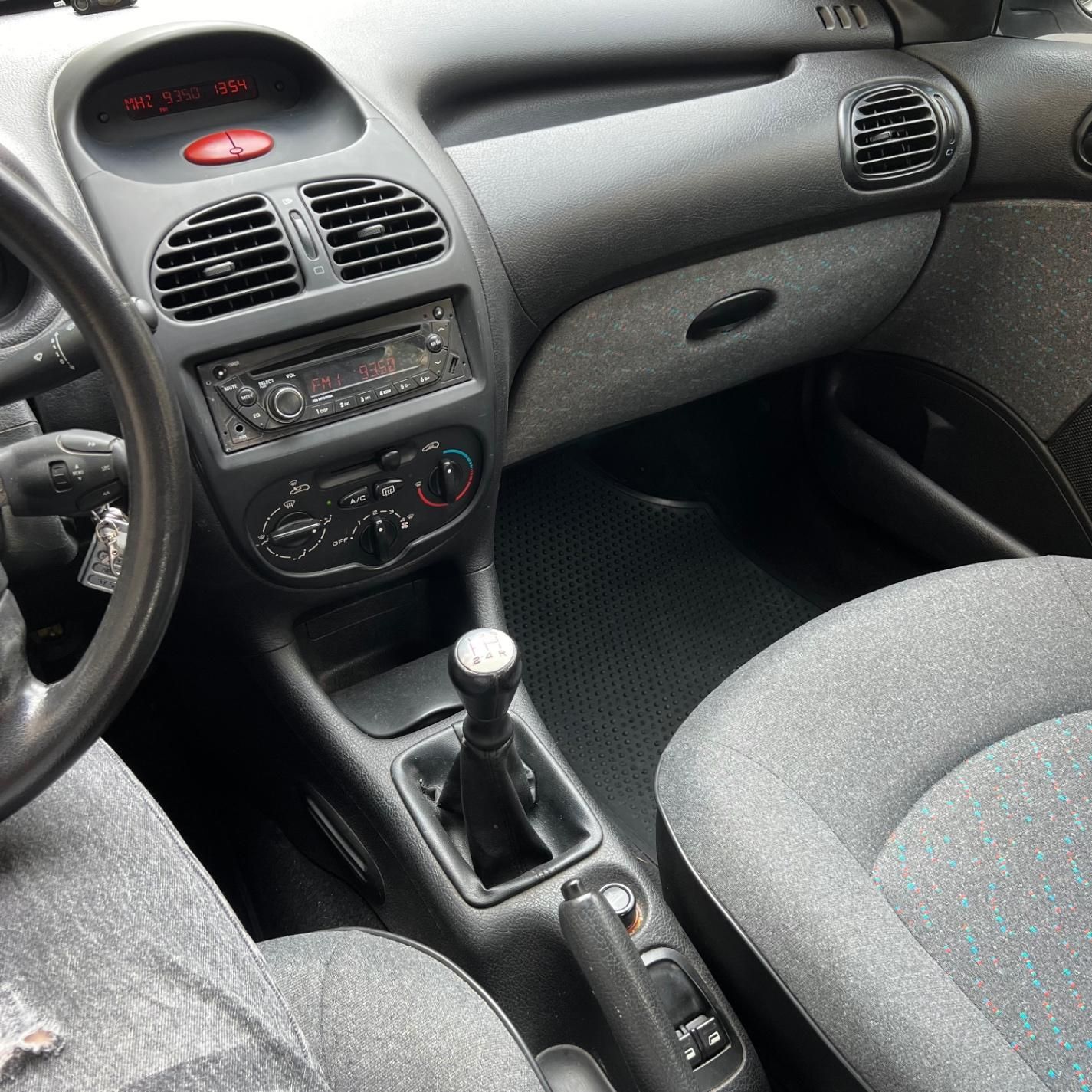 پژو ۲۰۶ صندوق دار v8 - 1390