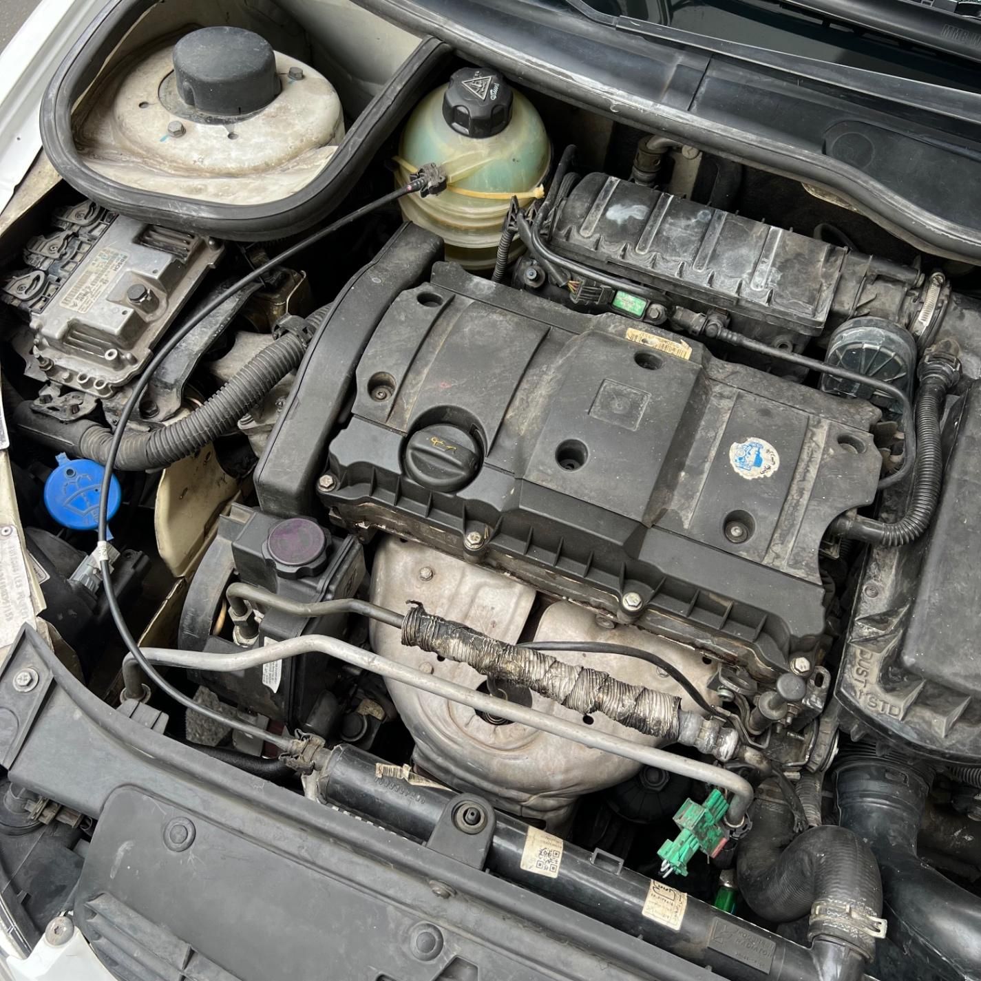 پژو ۲۰۶ صندوق دار v8 - 1390
