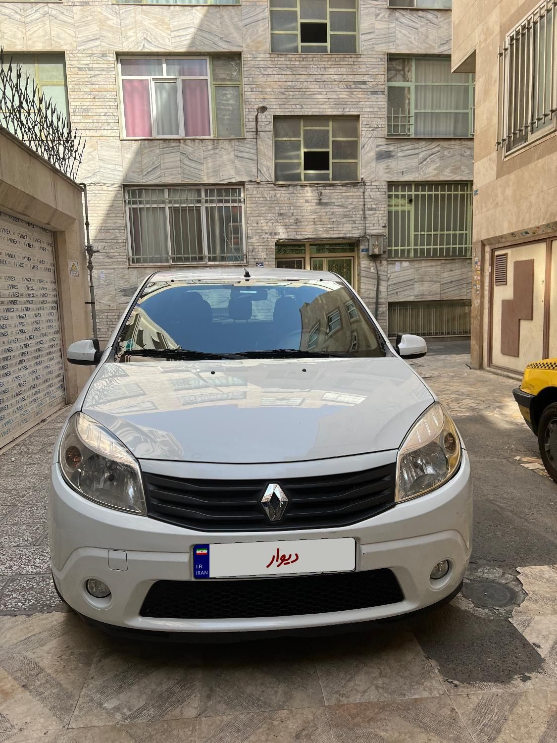 رنو ساندرو اتوماتیک - 1395