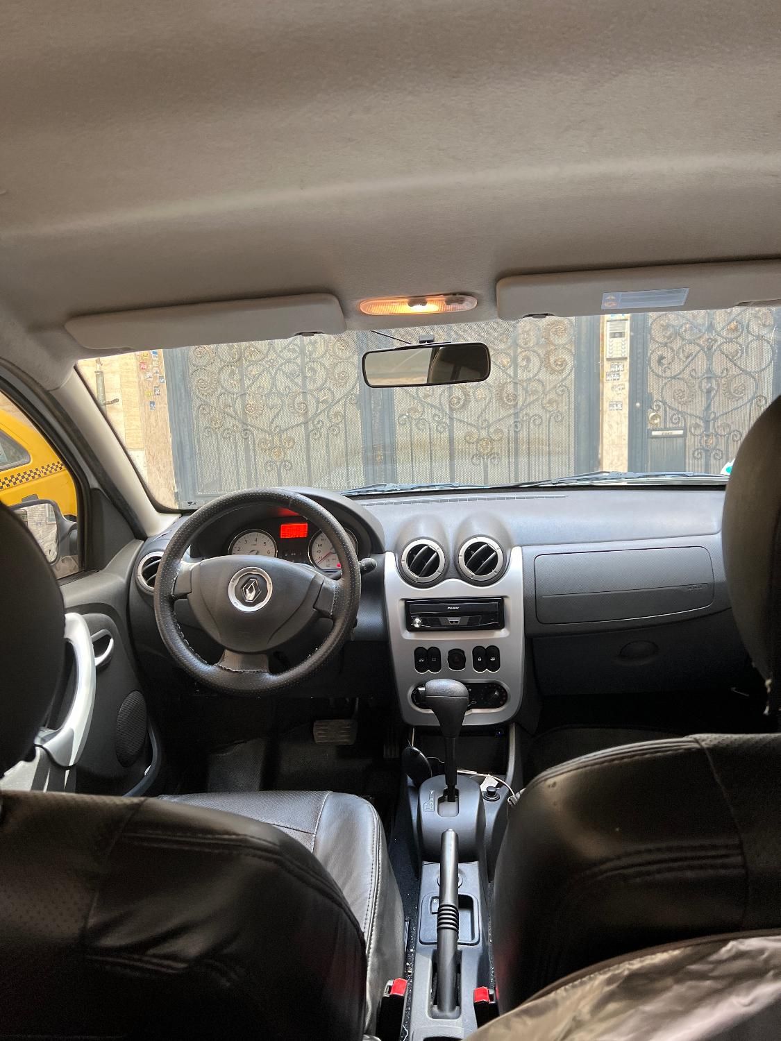 رنو ساندرو اتوماتیک - 1395