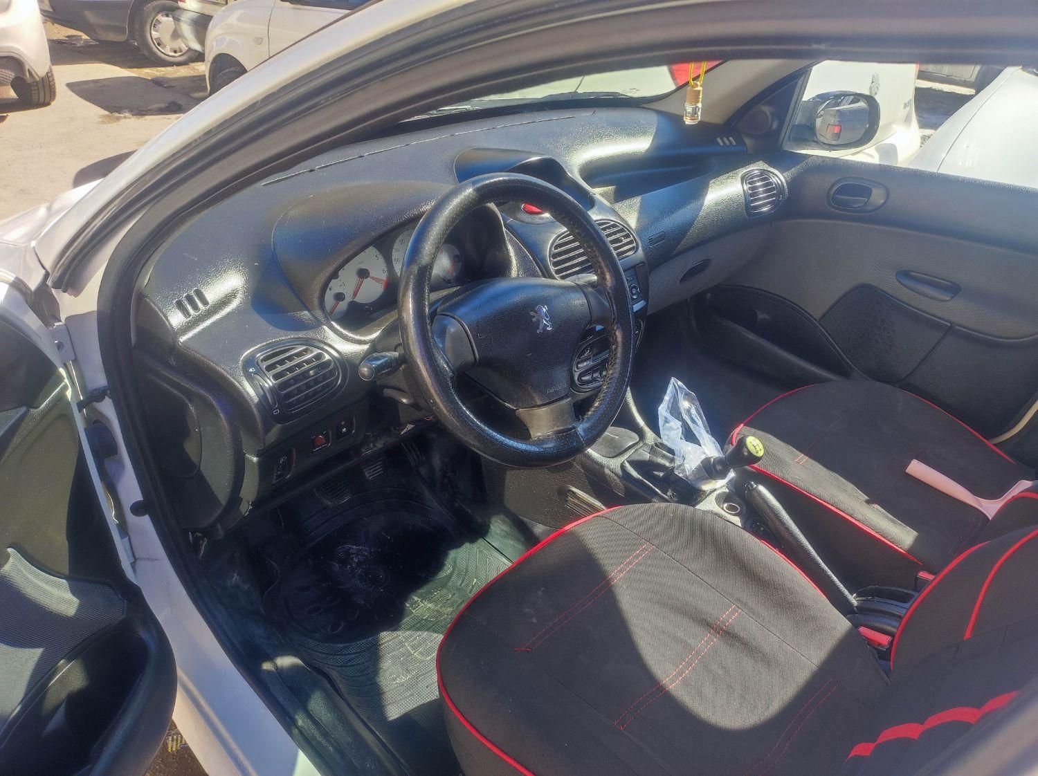 پژو ۲۰۶ صندوق دار v8 - 1394
