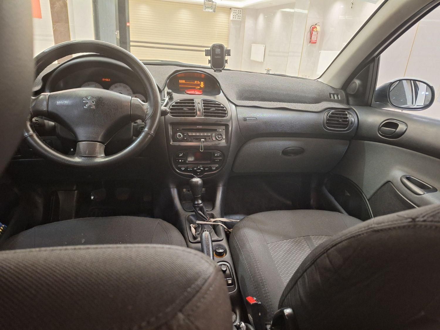 پژو ۲۰۶ صندوق دار v8 - 1396