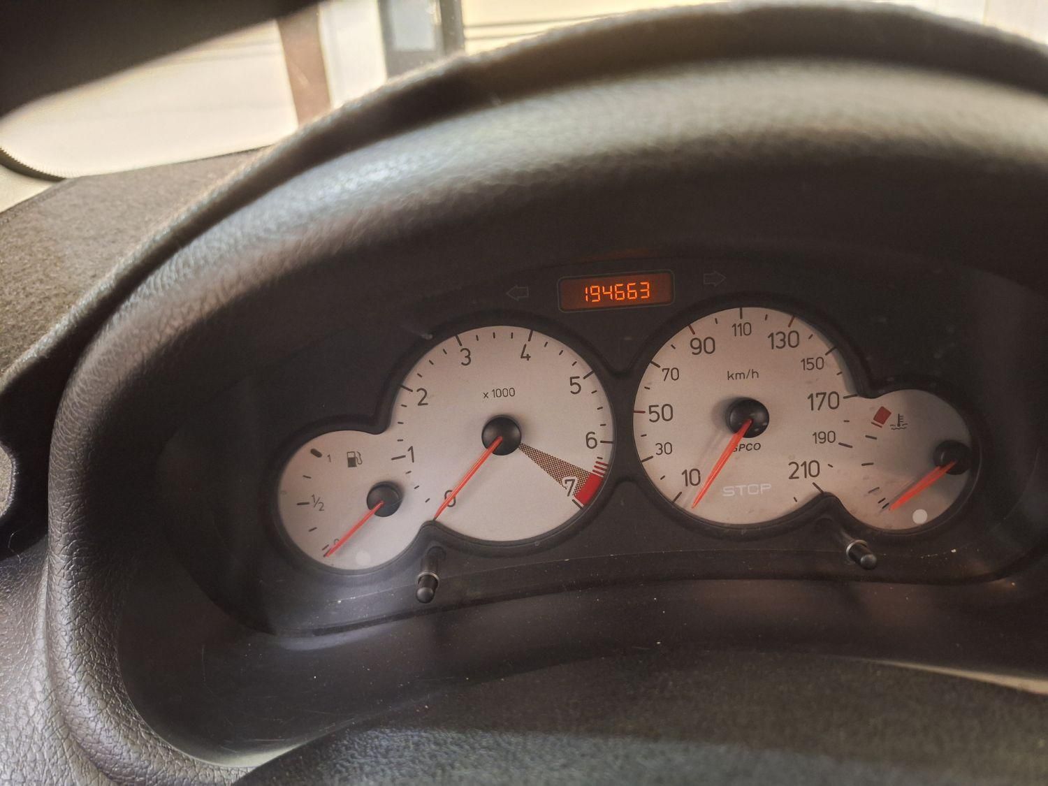 پژو ۲۰۶ صندوق دار v8 - 1396