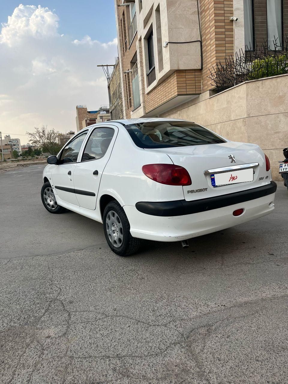 پژو ۲۰۶ صندوق دار v8 - 1398