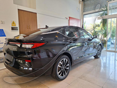 کی ام سی EJ7 142 کیلووات - 2024