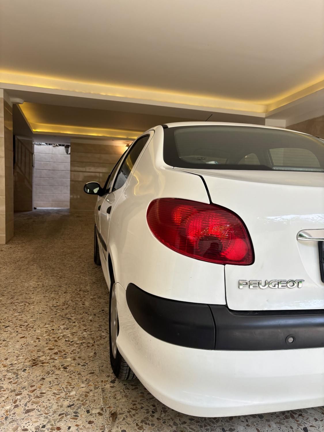 پژو ۲۰۶ صندوق دار v8 - 1395