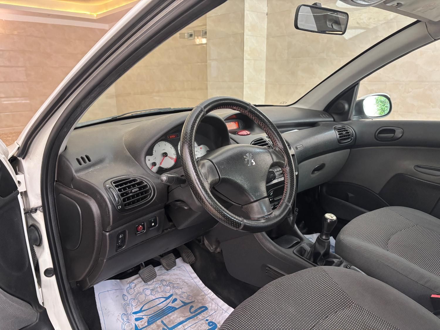 پژو ۲۰۶ صندوق دار v8 - 1395