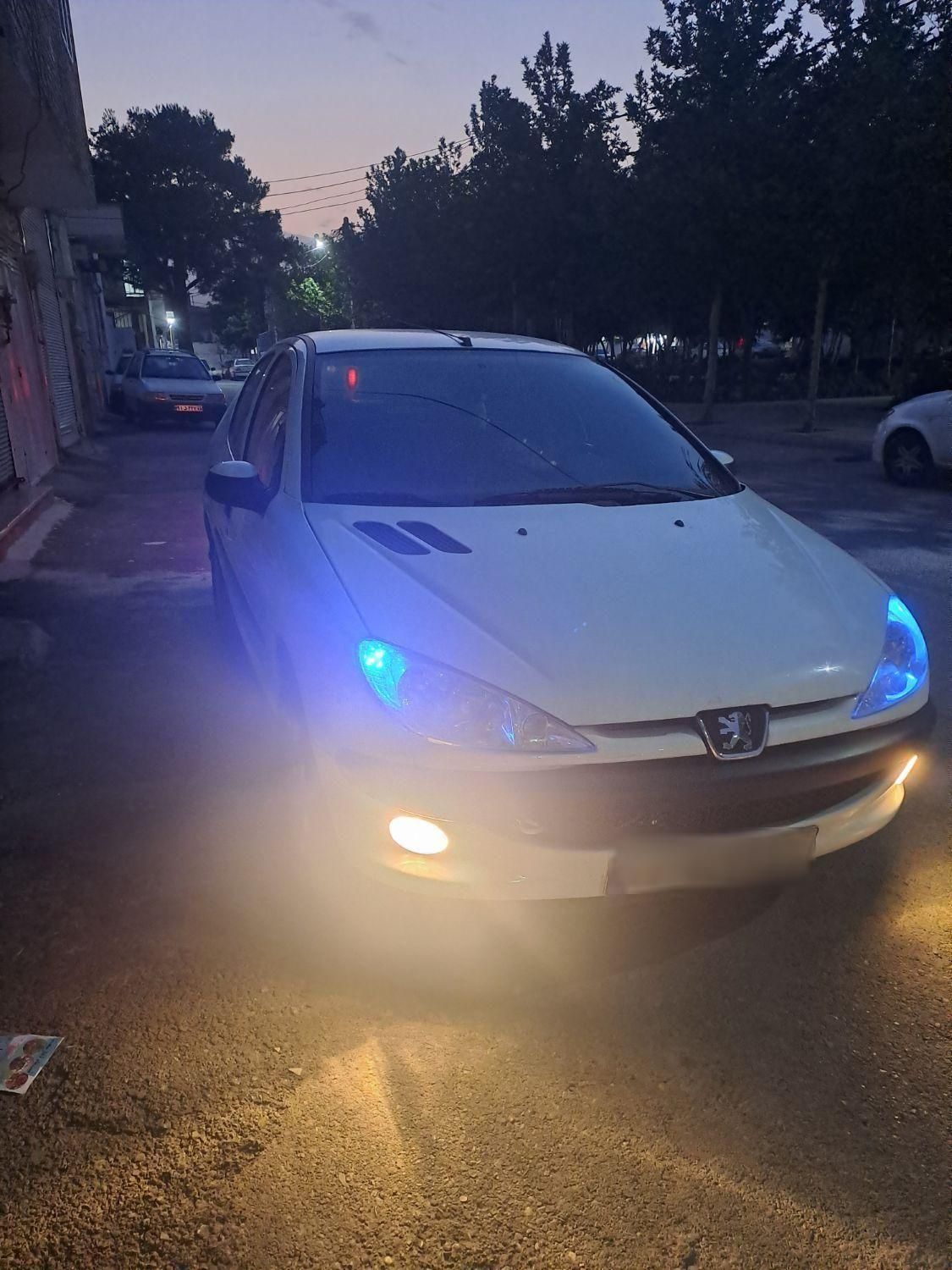 پژو ۲۰۶ صندوق دار v8 - 1396