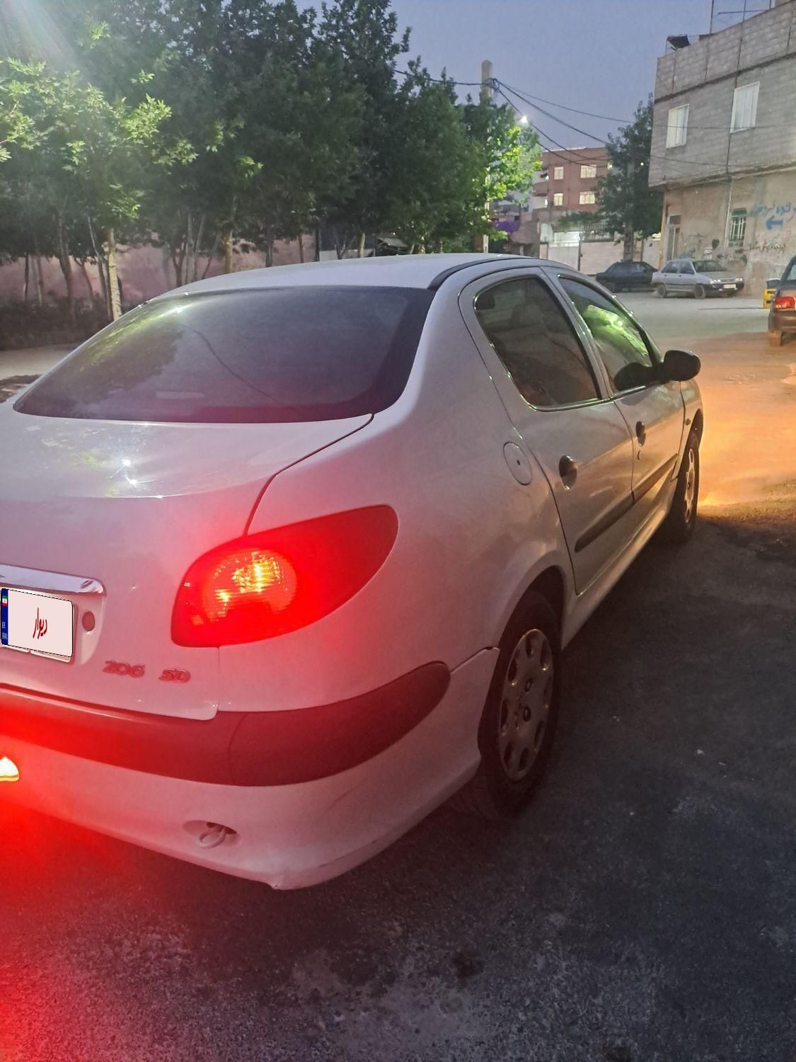 پژو ۲۰۶ صندوق دار v8 - 1396
