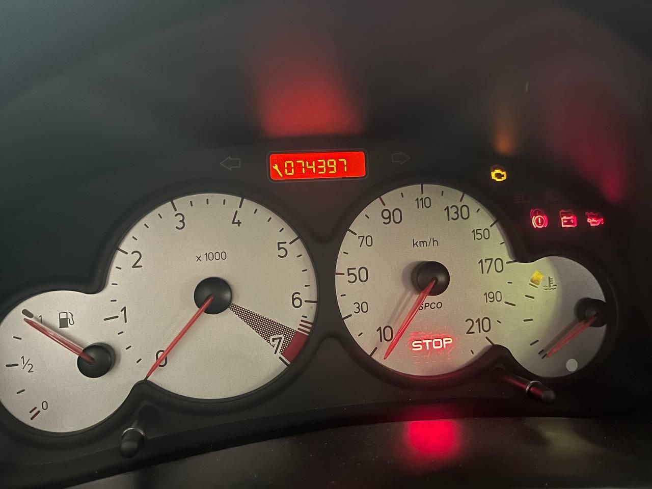 پژو ۲۰۶ صندوق دار v8 - 1395