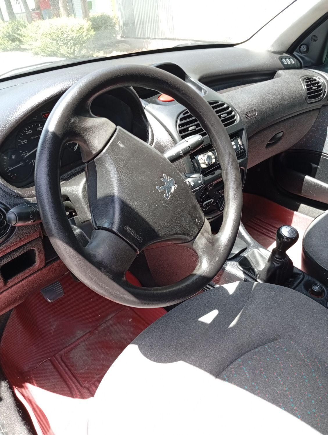 پژو ۲۰۶ صندوق دار v8 - 1390