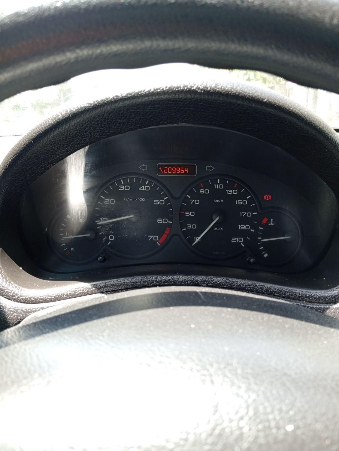 پژو ۲۰۶ صندوق دار v8 - 1390