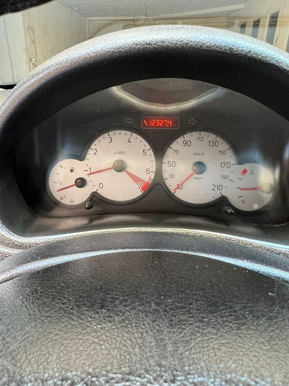 پژو ۲۰۶ صندوق دار v8 - 1398