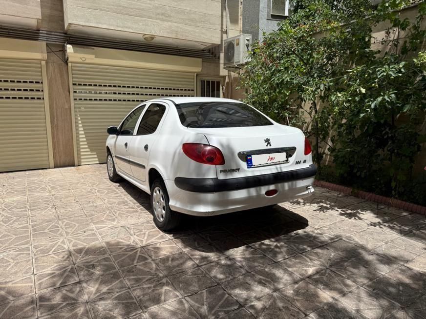 پژو ۲۰۶ صندوق دار v8 - 1395