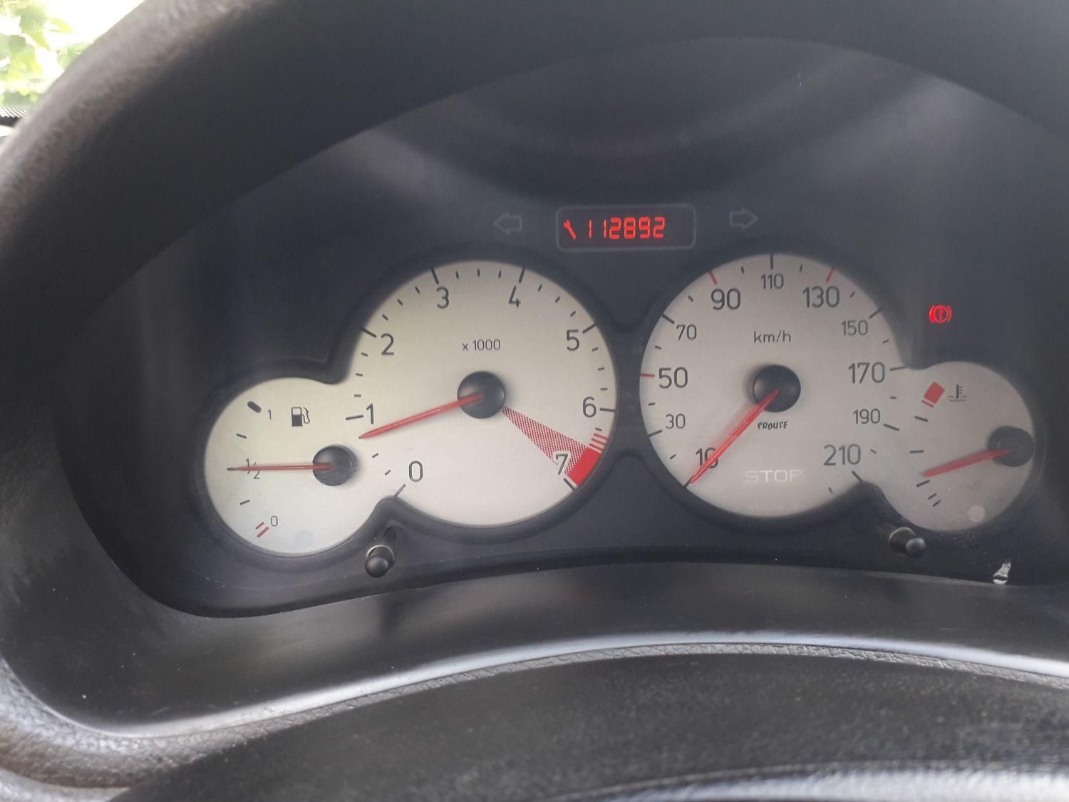 پژو ۲۰۶ صندوق دار v8 - 1397