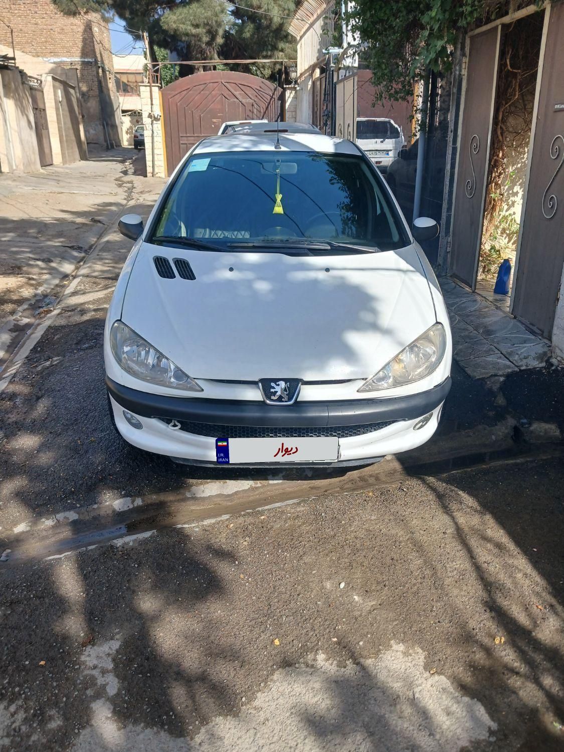 پژو ۲۰۶ صندوق دار v8 - 1396