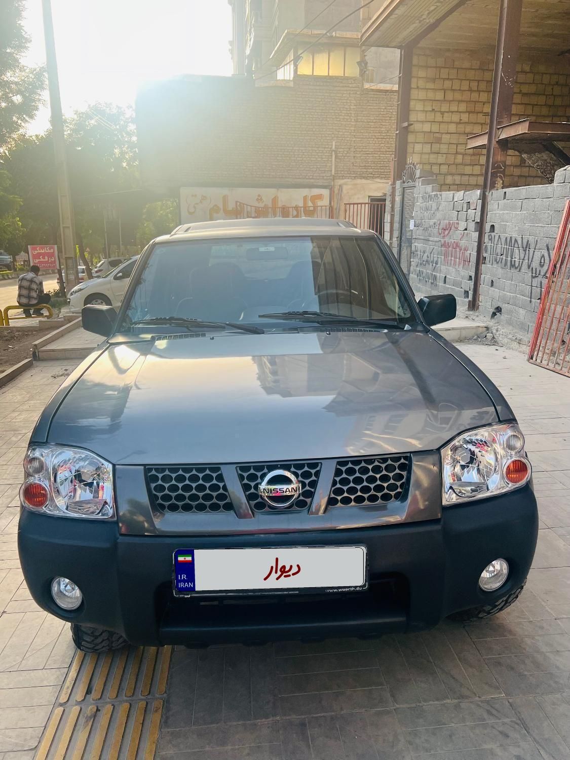 نیسان رونیز دنده‌ای - 2007