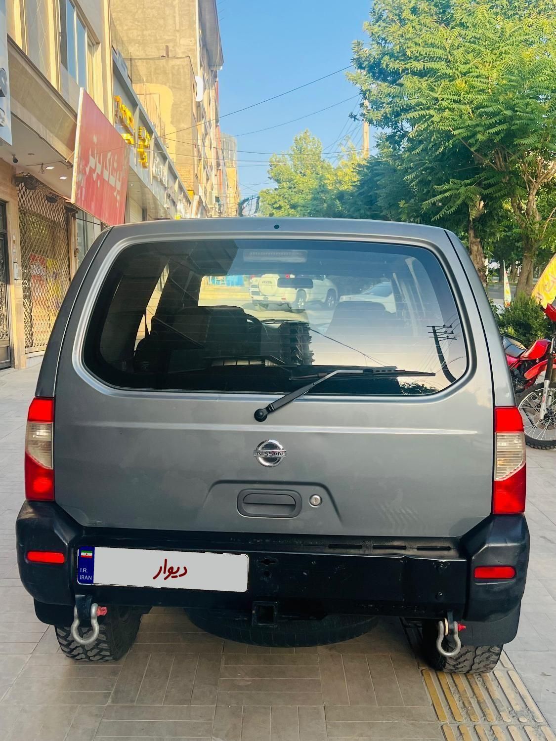 نیسان رونیز دنده‌ای - 2007