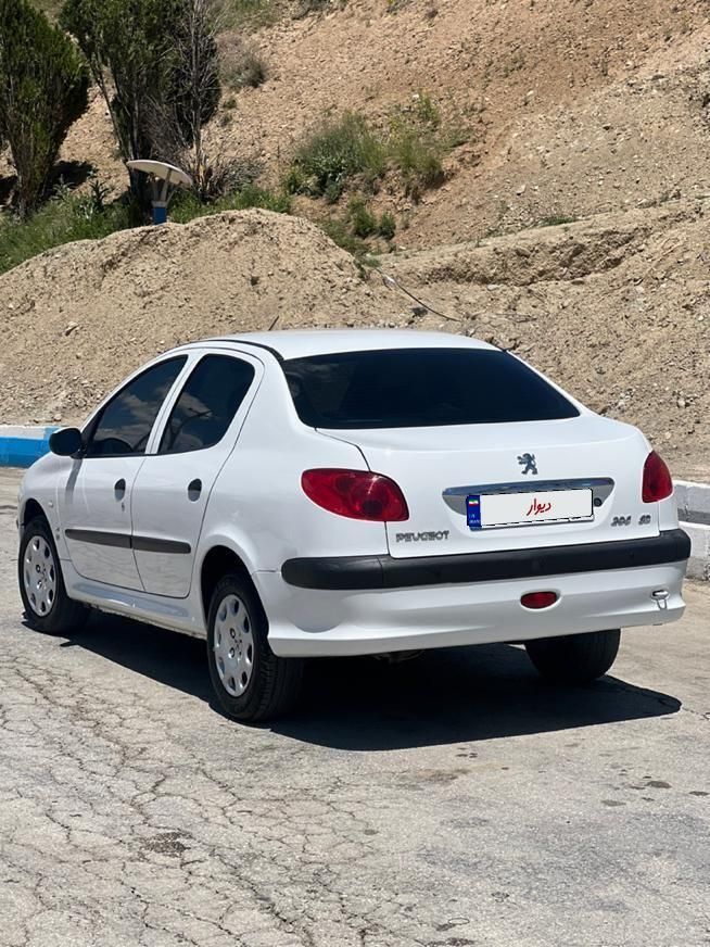 پژو ۲۰۶ صندوق دار v8 - 1398