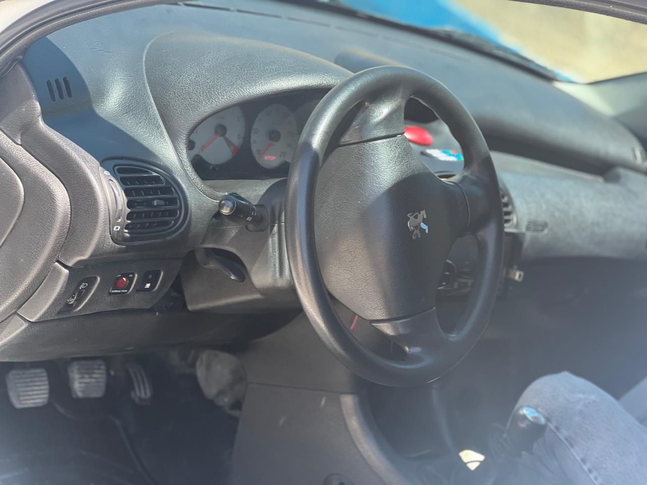 پژو ۲۰۶ صندوق دار v8 - 1398