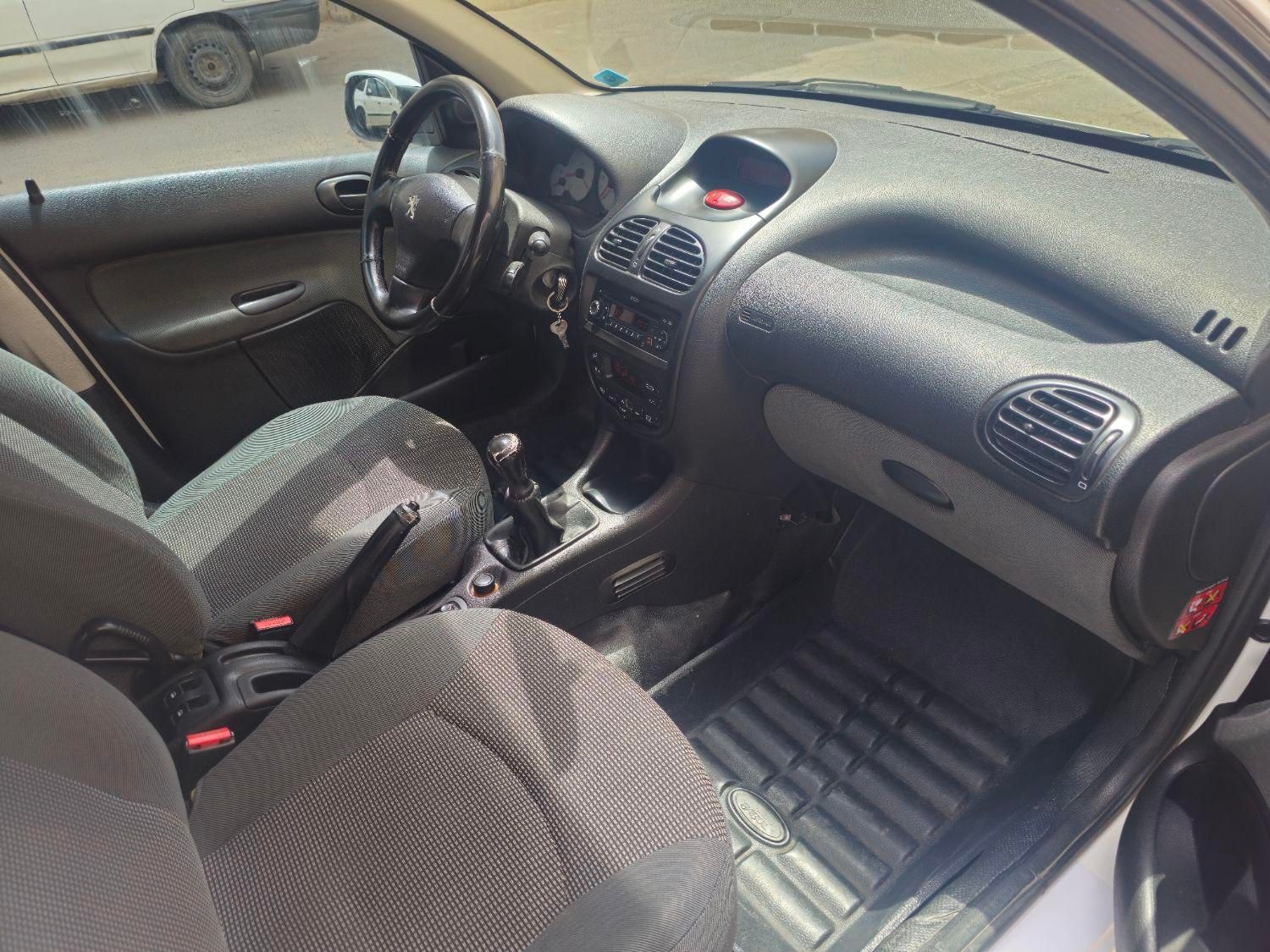 پژو ۲۰۶ صندوق دار v8 - 1397